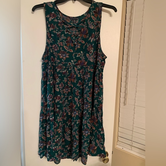AE Outfitters Criss Cross Floral Swing Dress Green Size XL X-Large - Picture 1 of 3